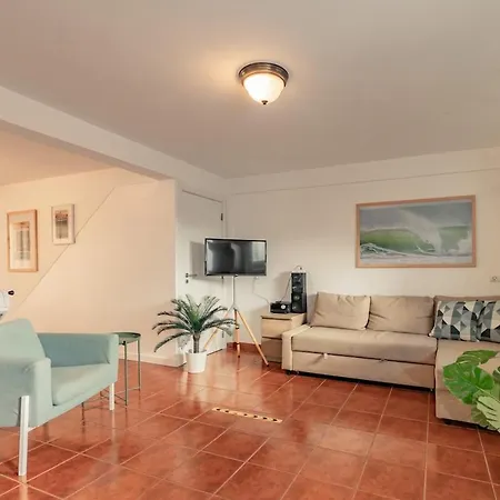 Baleal Happiness Surf House * Baleal