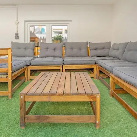 Baleal Happiness Surf House *
