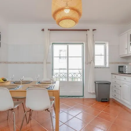 Baleal Happiness Surf House *