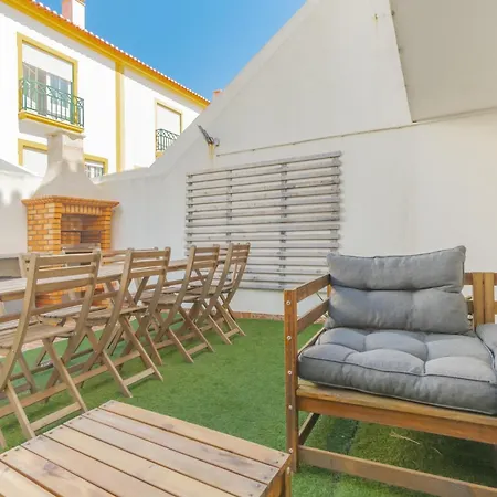 Baleal Happiness Surf House *
